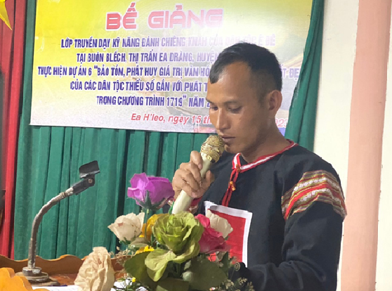 Người Buôn trưởng trẻ gương mẫu ở buôn B'Lếch, thị trấn Ea Drăng